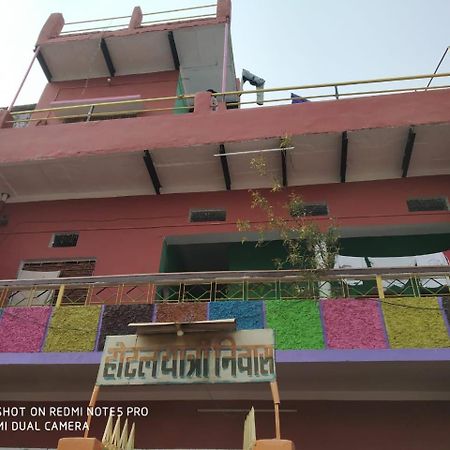 Hotel Yatri Niwas فاراناسي المظهر الخارجي الصورة