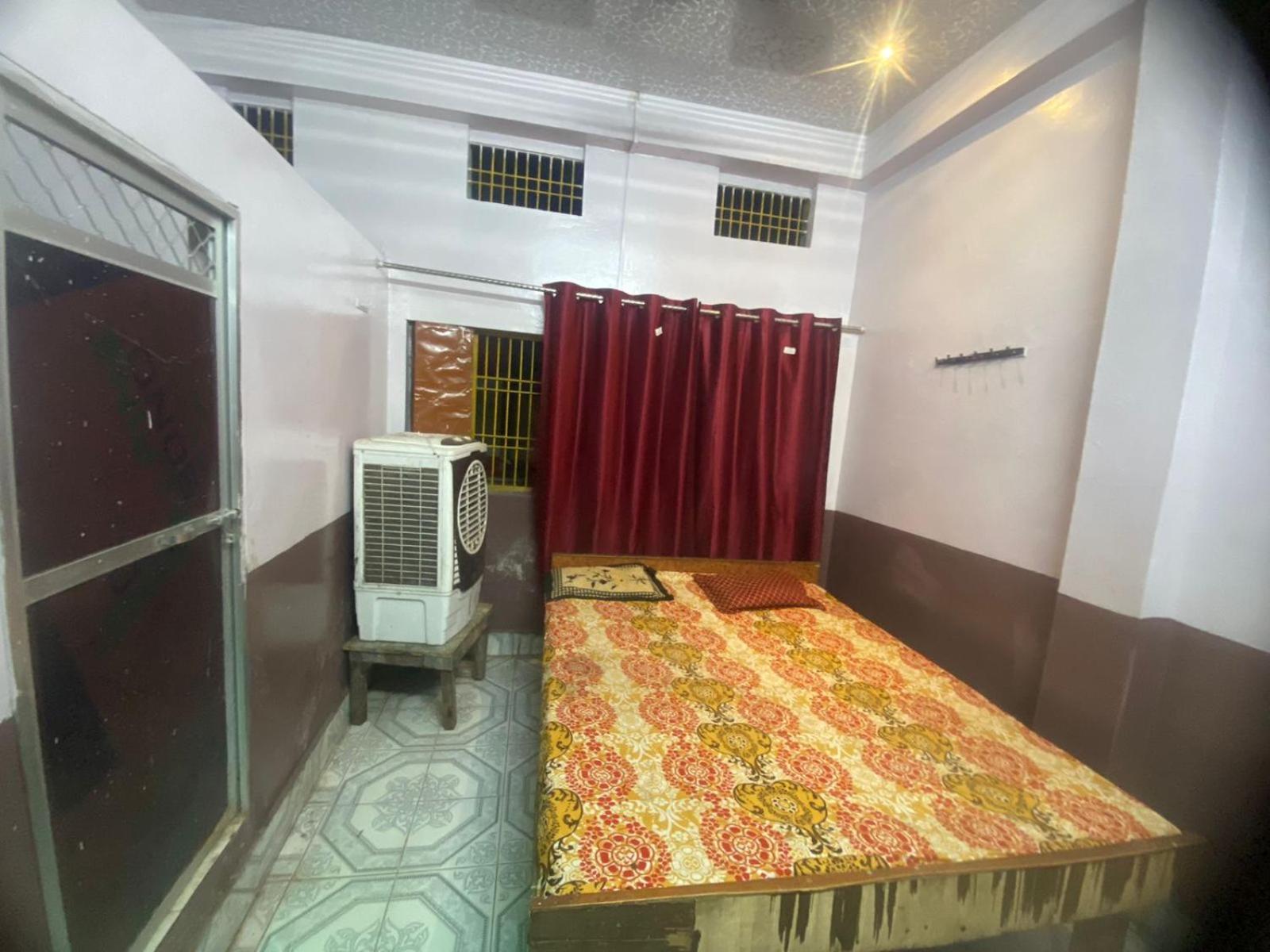Hotel Yatri Niwas فاراناسي المظهر الخارجي الصورة