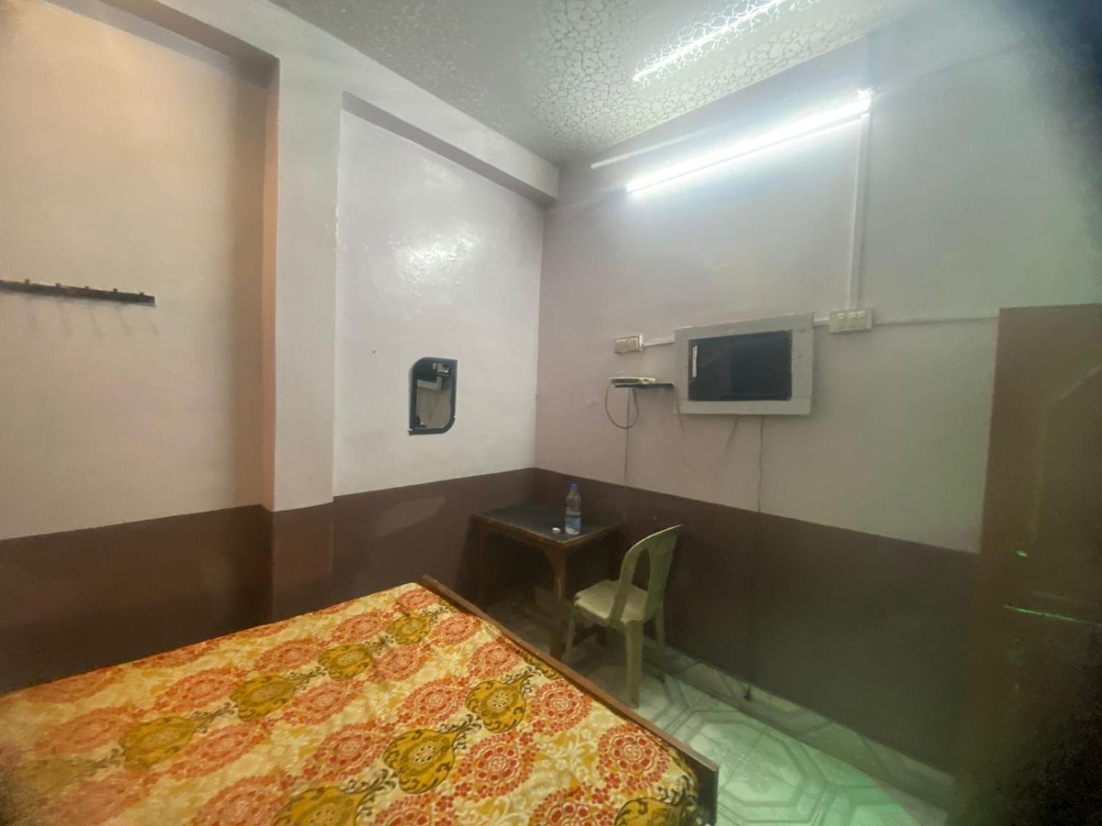 Hotel Yatri Niwas فاراناسي المظهر الخارجي الصورة