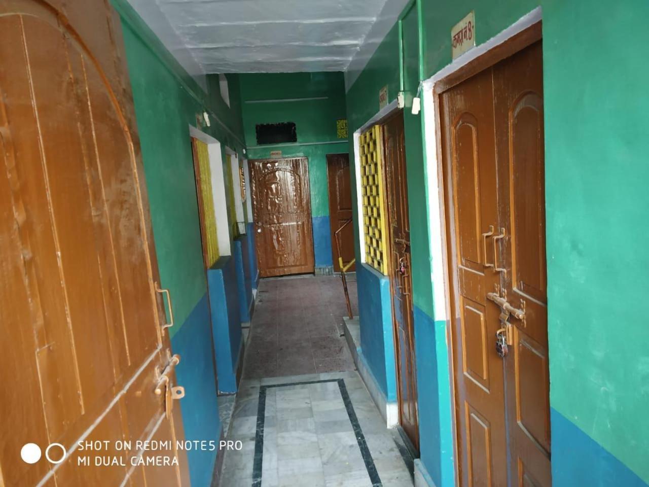 Hotel Yatri Niwas فاراناسي المظهر الخارجي الصورة