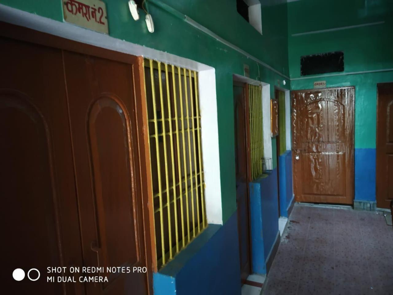 Hotel Yatri Niwas فاراناسي المظهر الخارجي الصورة